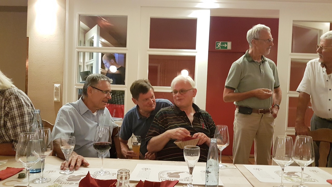 21.07.18 - 22.54.04 - Stiefelsaal Abendessen.jpg