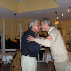 Es begrüssen sich zwei Scheichs.jpg