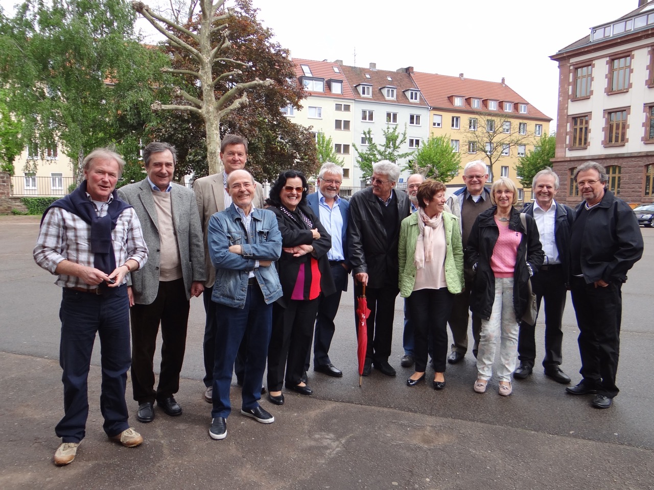 Gruppenbild mit Damen 1