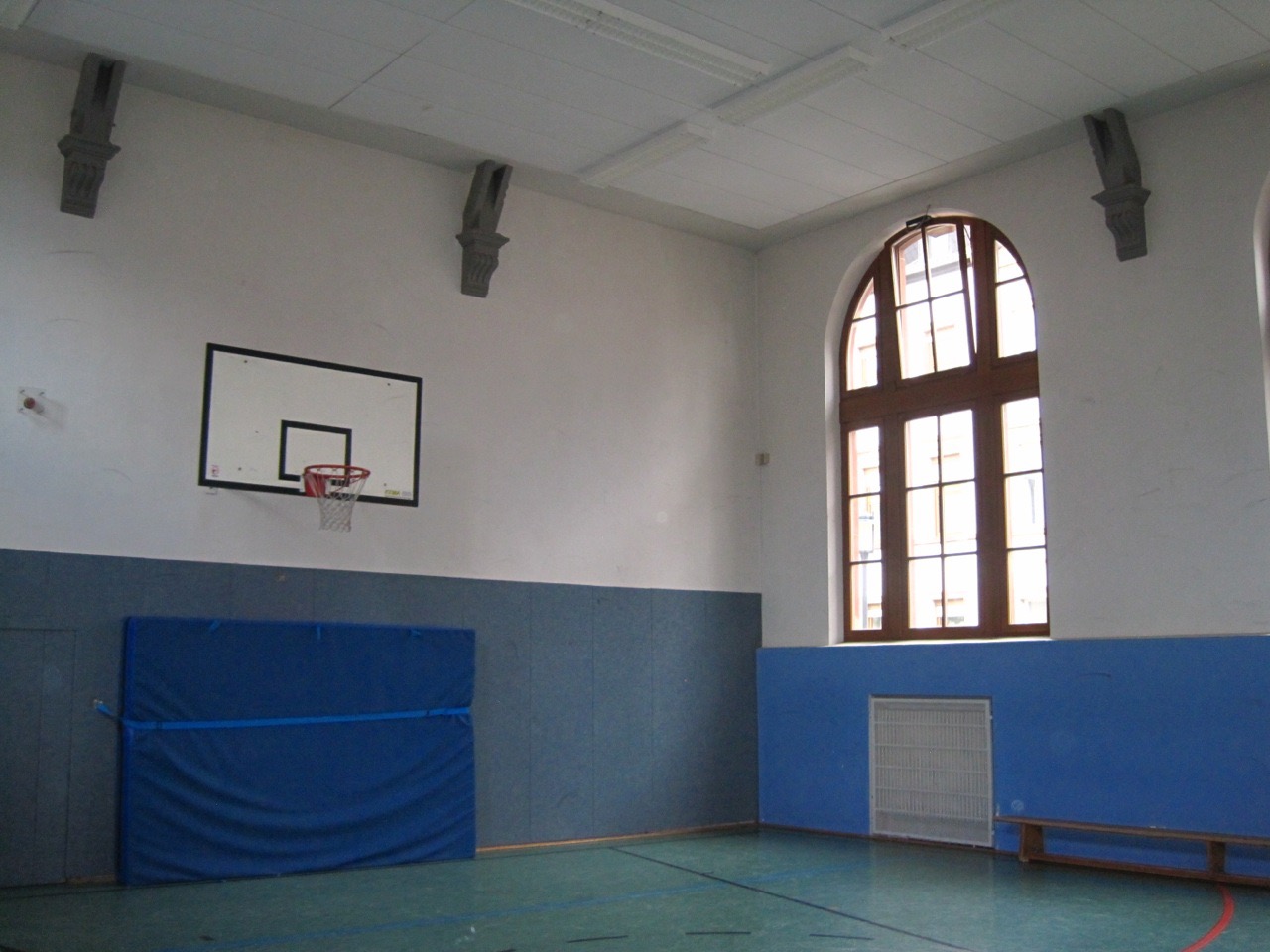 In der alten Turnhalle 1
